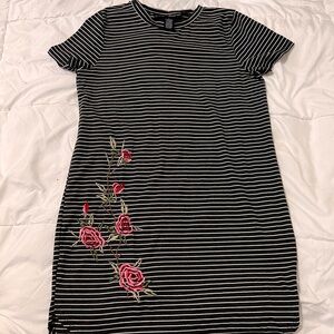 Black and white thin strap t-shirt dress with rose embroidery.